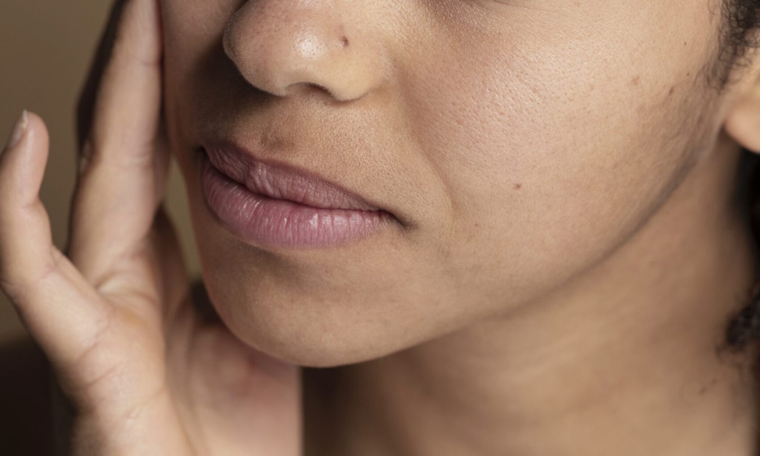 close-up-skin-pores-face-care-routine body dehydration