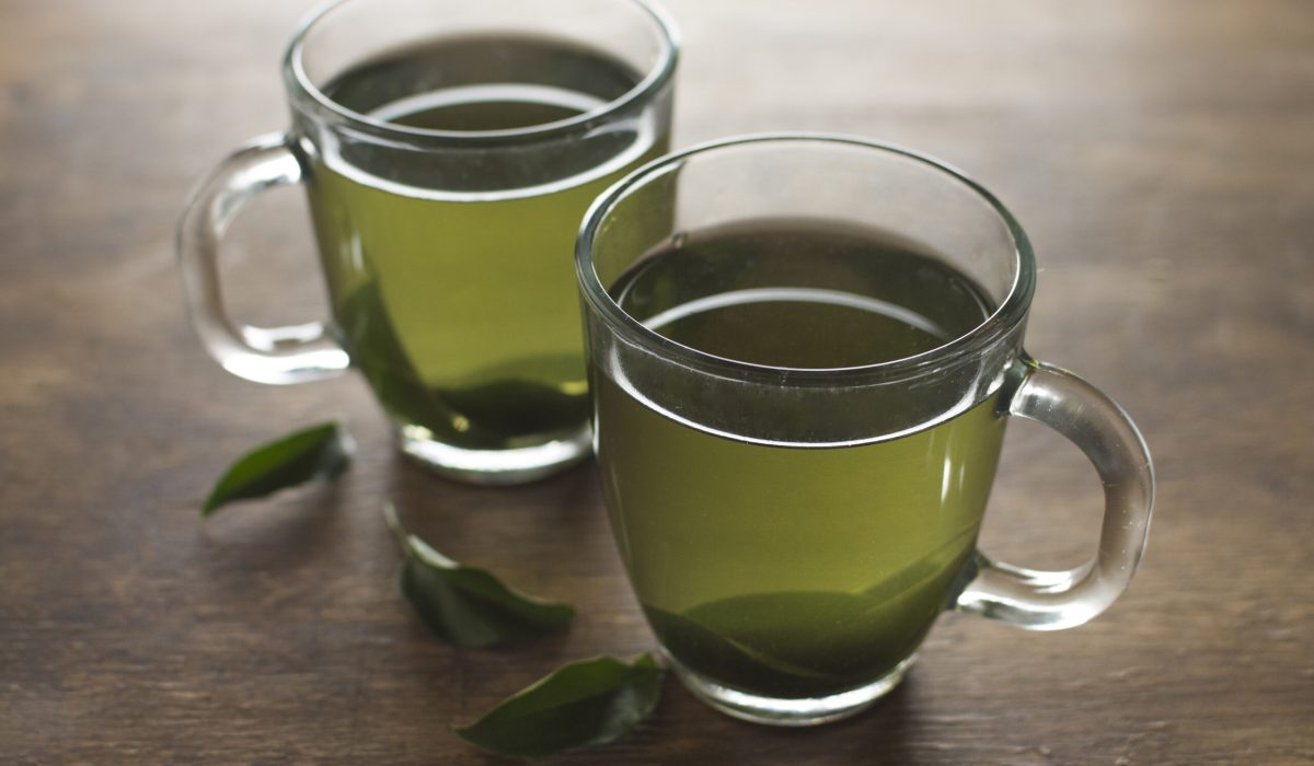 green-lemon-herbal-tea-cups-wooden-desk green-lemon-herbal-tea-cups-wooden-desk