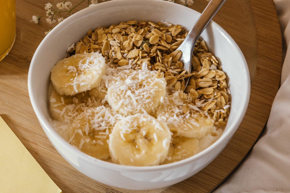 high-angle-bowl-with-cereal-banana high-angle-bowl-with-cereal-banana